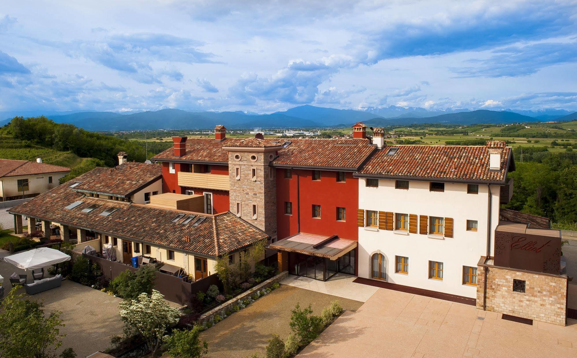 Elliot Osteria E Dormire In Collina Manzano Exterior photo
